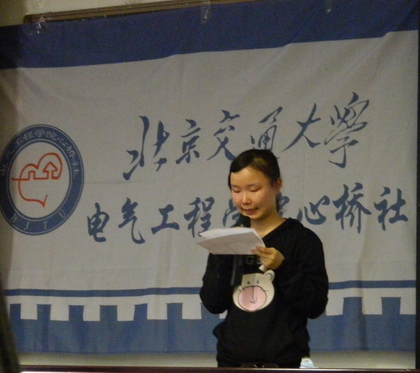 王玲同学动情展示.JPG
