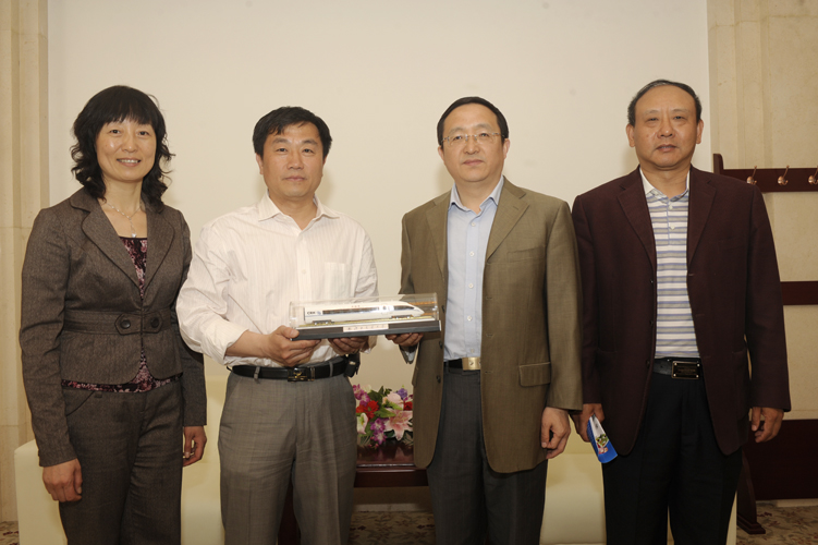 2011051806-tcl.jpg