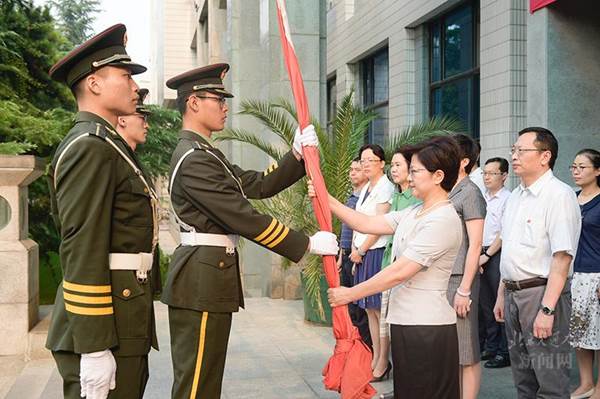 http://news.bjtu.edu.cn/__local/B/00/EE/14035D73EE11B4FEBABFD4C004D_217587CE_1587A.jpg