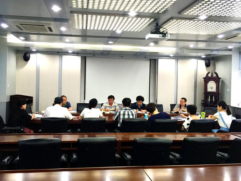 颜书记党课.jpg
