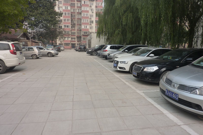 北京交通大学后勤集团物业管理中心顺利完成52区停车场二期改造工程.JPG