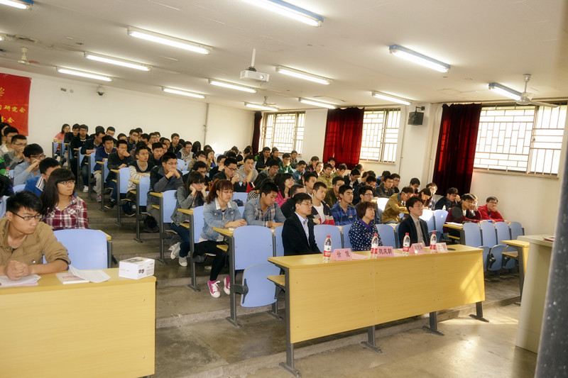 嘉宾和入党积极分子聆听致辞_副本.jpg