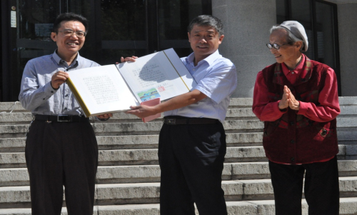 说明: C:\Users\HP\Desktop\9.9学校集中发布文化成果丛书献礼120周年校庆.files\image005.jpg