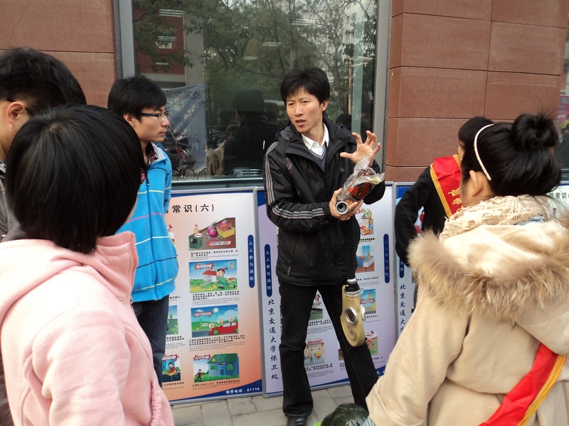王老师精彩讲解防火罩.JPG