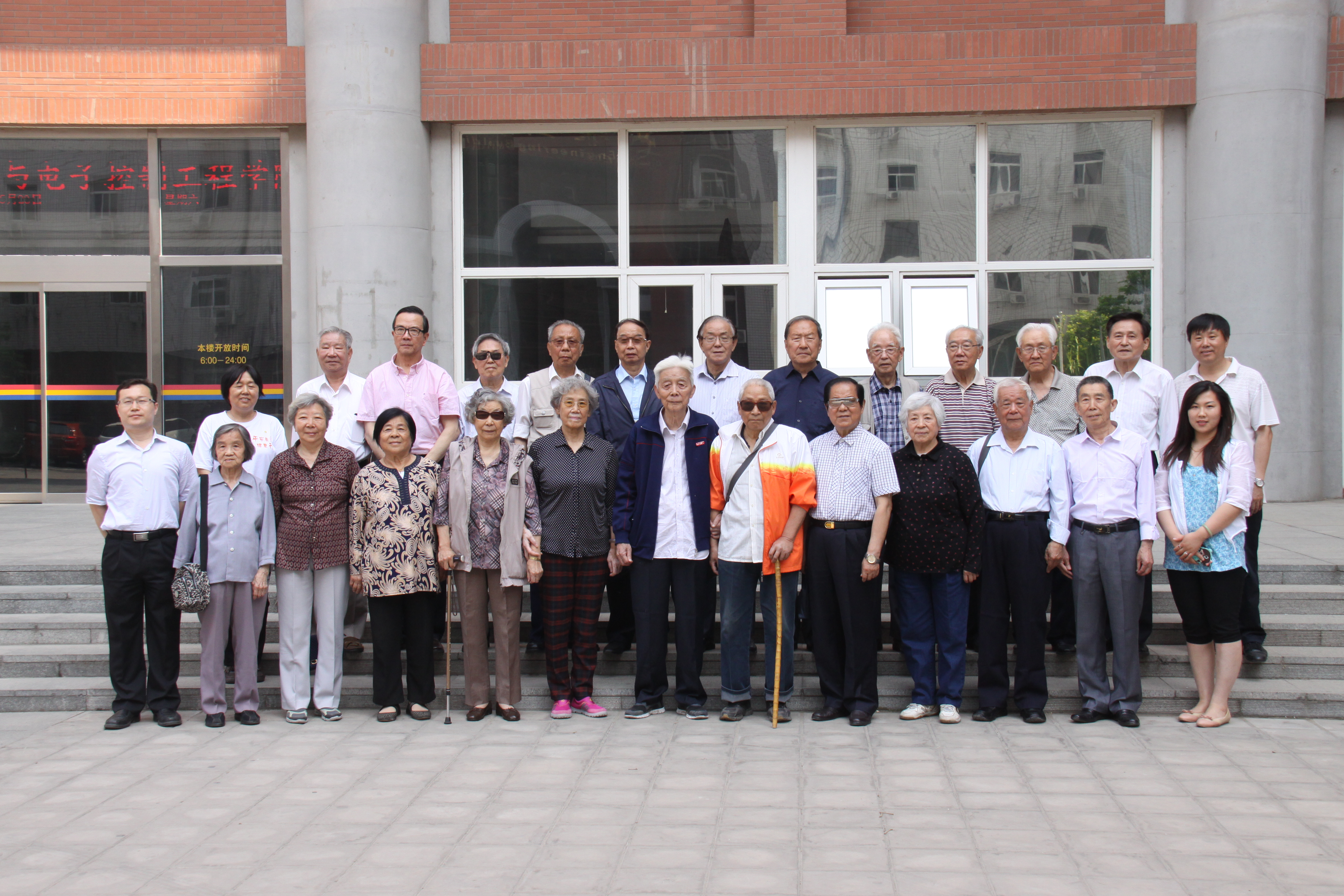 土建学院1956级校友返校2.jpg