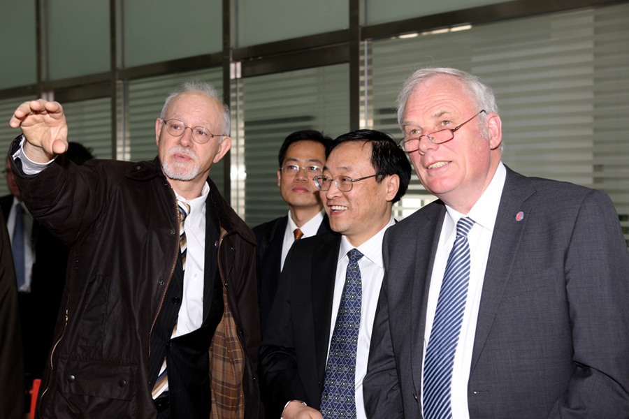 2010042104-bl.jpg