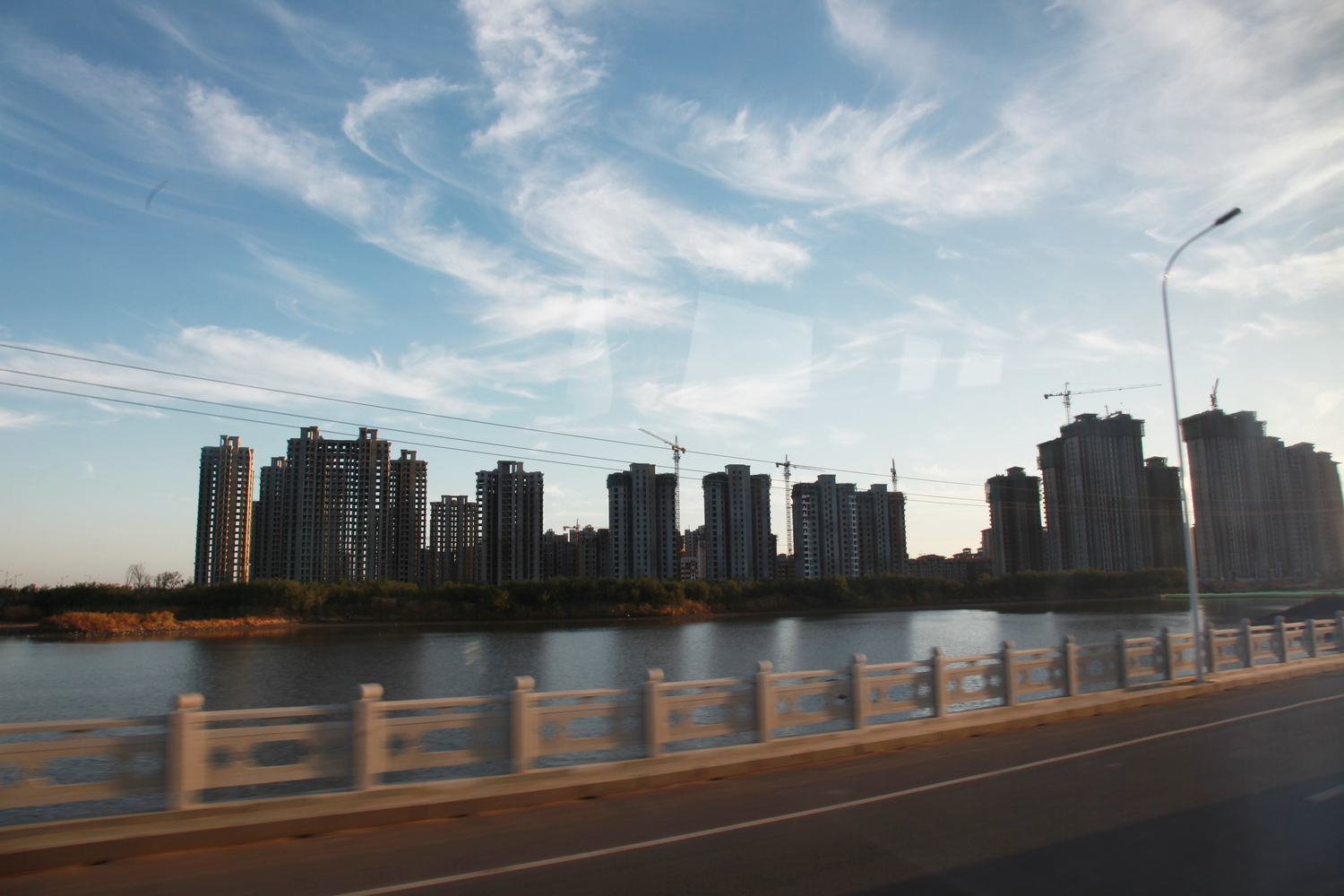 从北岸看建设中的住宅2.JPG