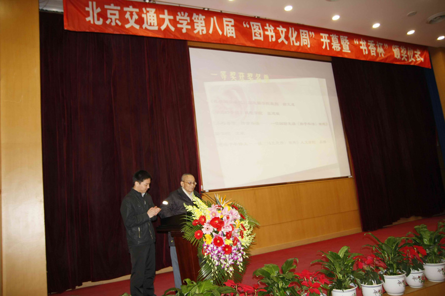 2010110838-wah.jpg