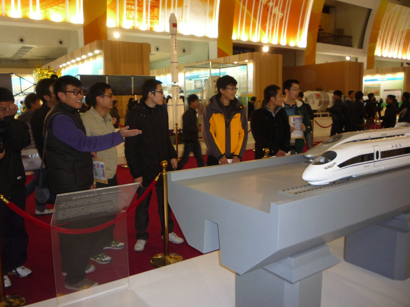 20121103参观北展-讲解.JPG