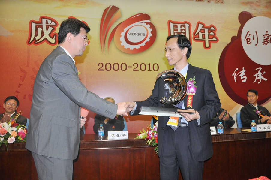 2010101806-wah.jpg
