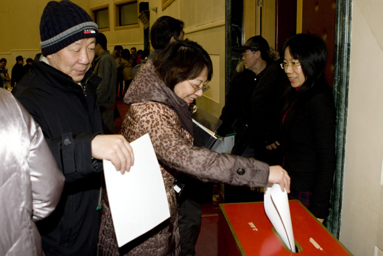 学校召开校级领导班子和领导干部2010年度考