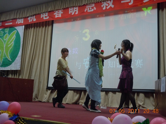 2011051134-tcl.jpg