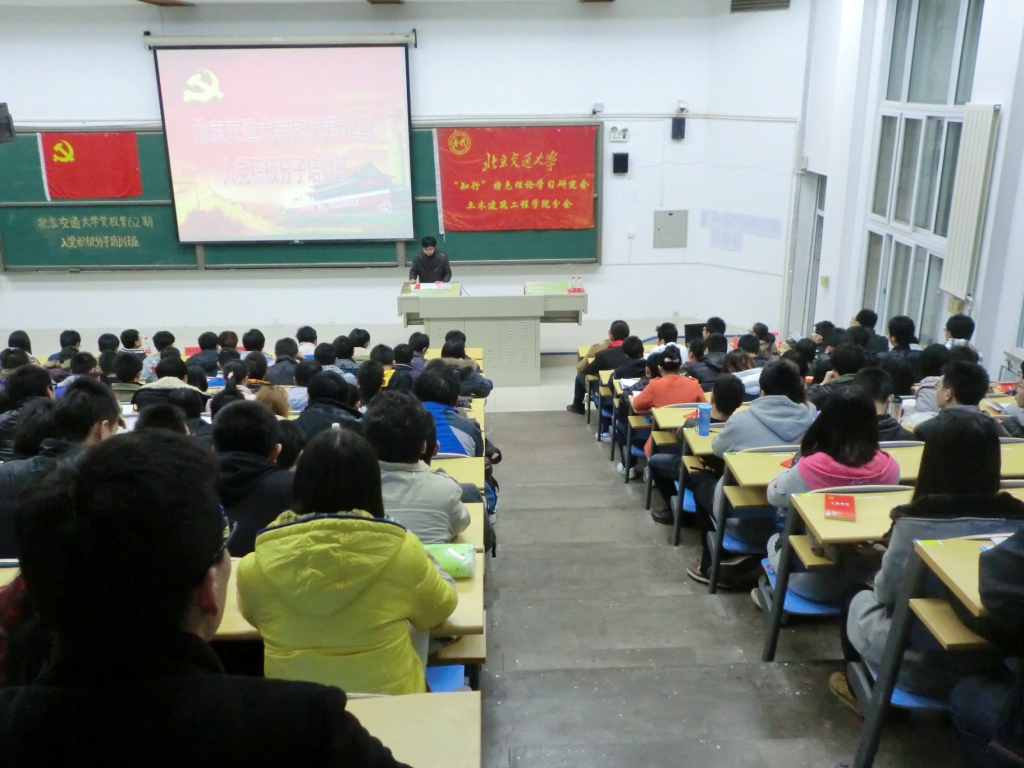 建筑与艺术学院党委书记沈永清老师做开班动员.JPG