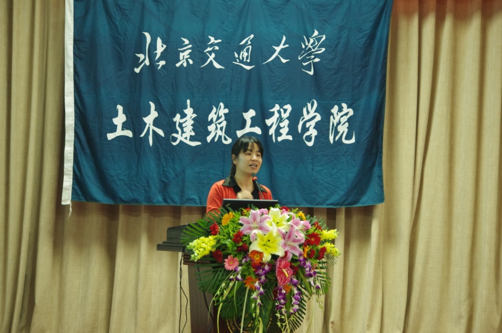 3、林芳老师致辞.JPG