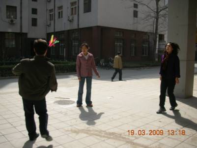 09032005_yey.jpg