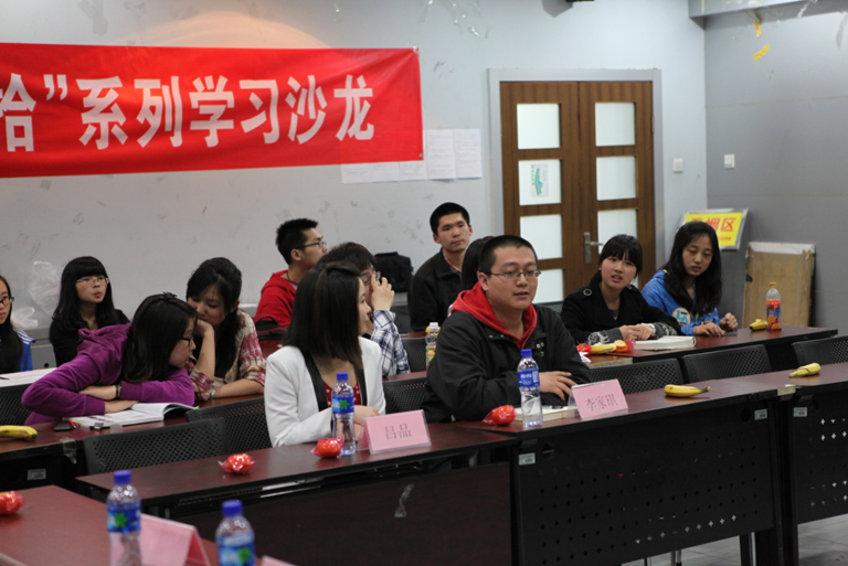 优秀学长讲述学习经验.jpg