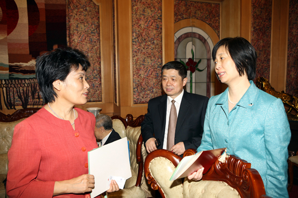 2011051125-tcl.jpg