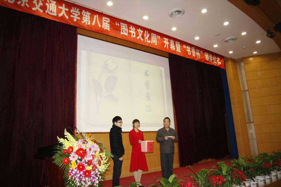 2010110837-wah.jpg