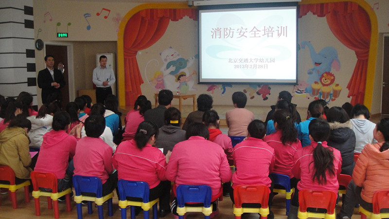 2013.02.28幼儿教育中心消防安全培训_副本.jpg