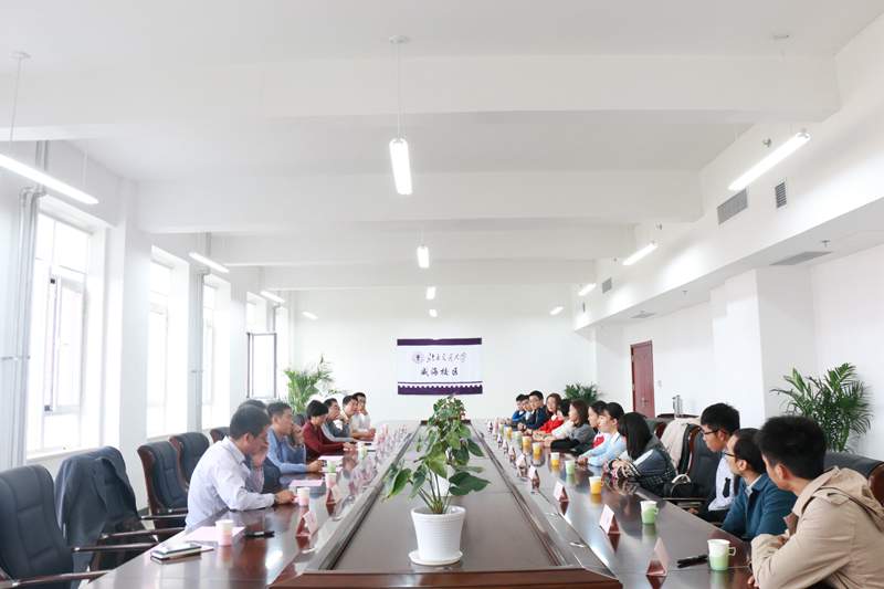 新生座谈会1.jpg