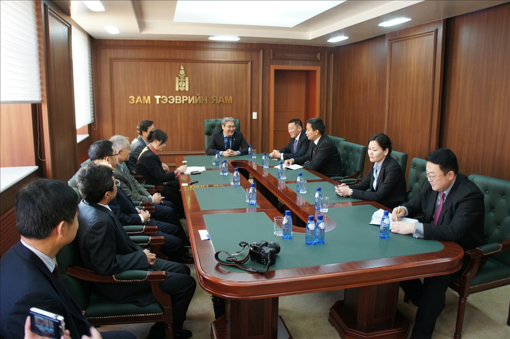 蒙古交通运输部部长会见代表团.JPG