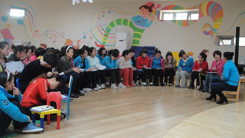 2012.11.12幼儿教育中心开展家长工作教师培训.JPG
