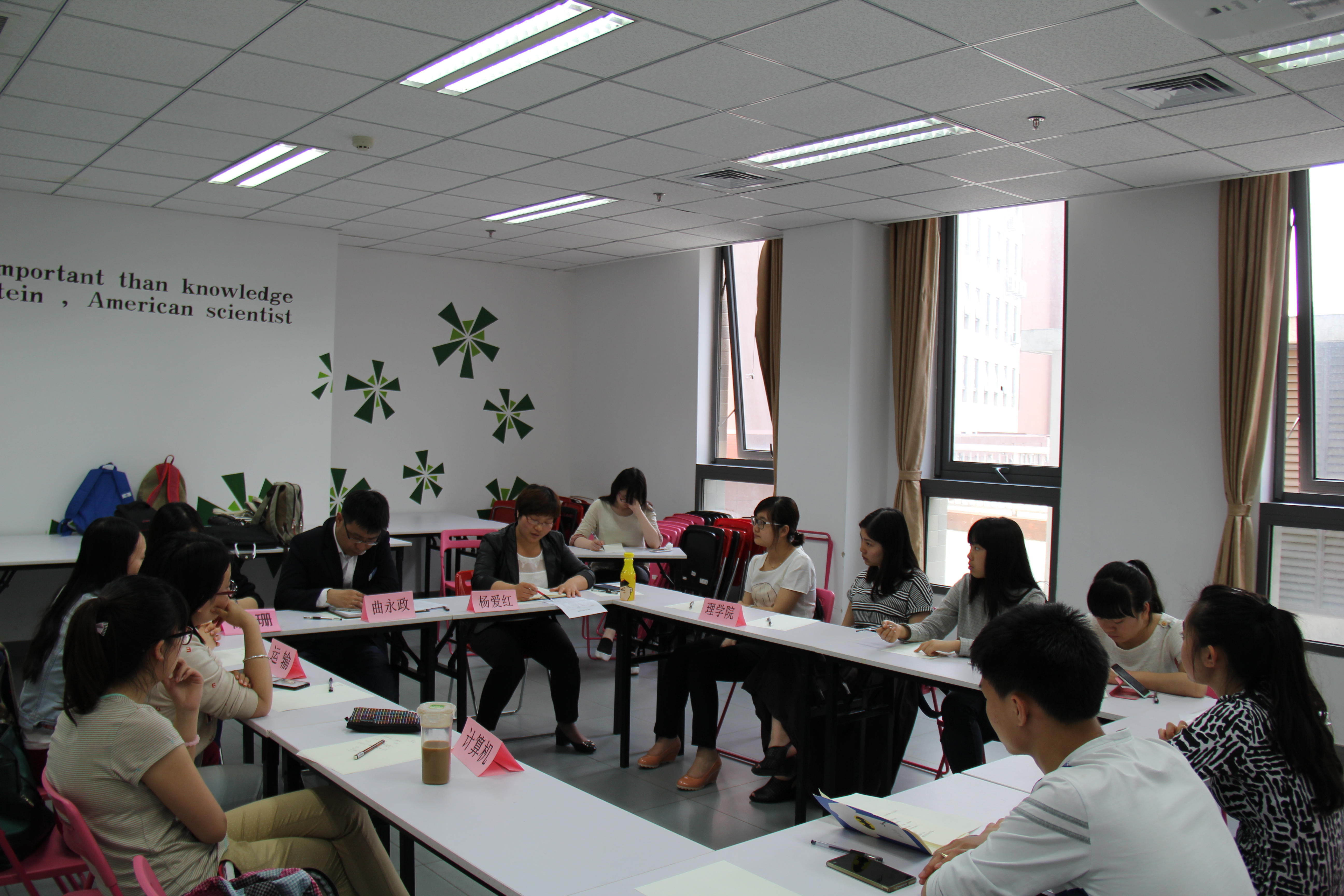 2015.5.6学生公寓管理中心召开学生公寓座谈会.JPG