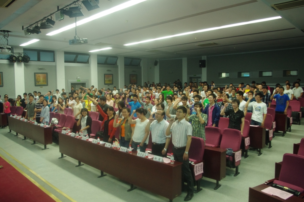 1、活动现场学生与嘉宾互动.JPG