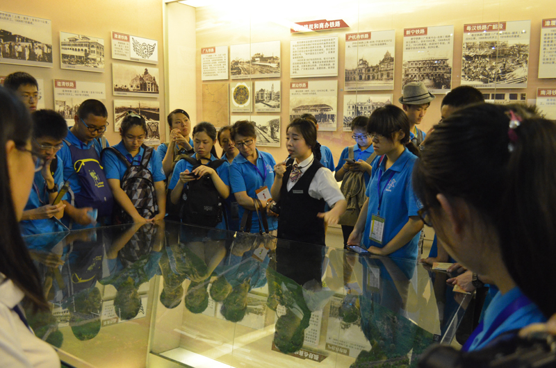 科学营营员们参观铁道博物馆1.jpg