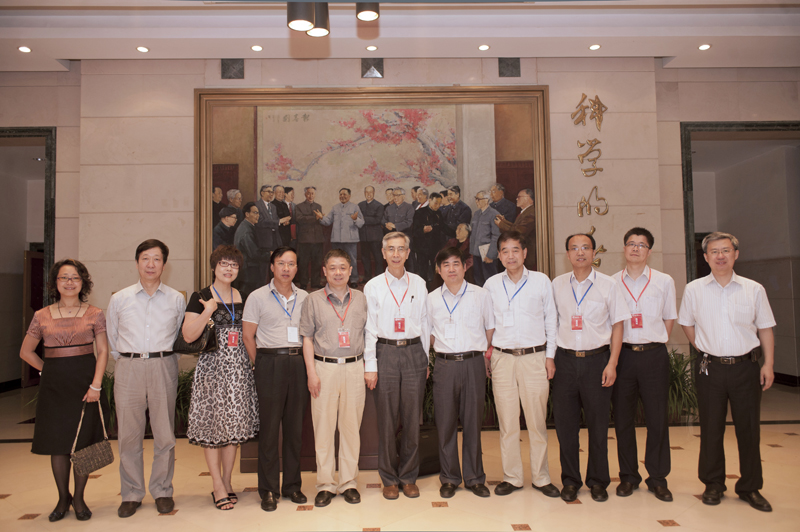 指导教师和获奖学生.JPG