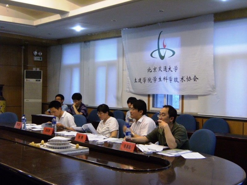 2010052425-jx.jpg