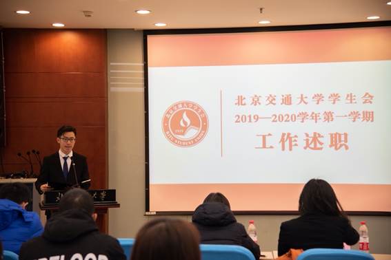 图片包含 人员, 室内, 墙壁, 天花板描述已自动生成