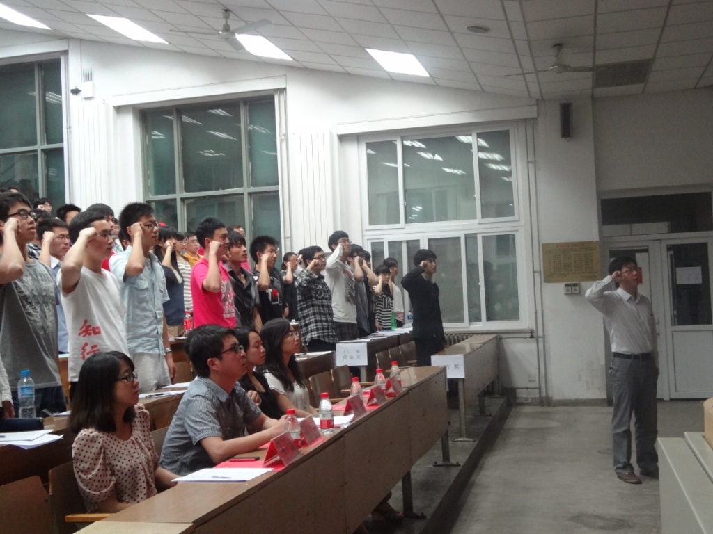 全体学员重温入团誓词.JPG