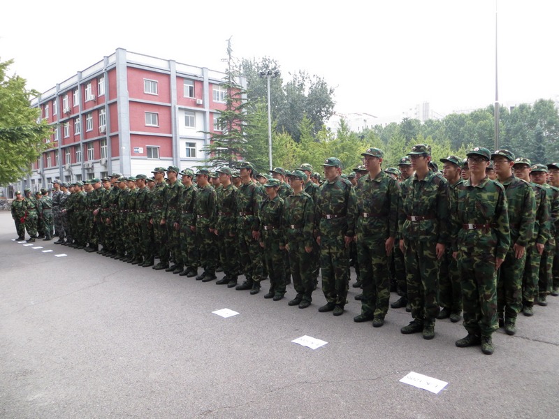斗志昂扬的五营学子.JPG