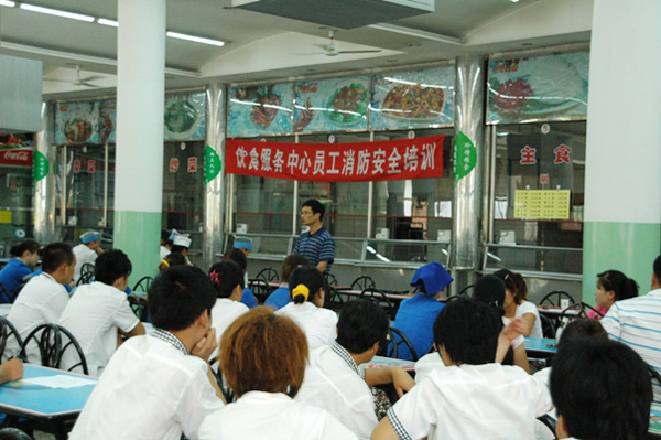 后勤集团饮食服务中心进行新学期全员培训2.jpg