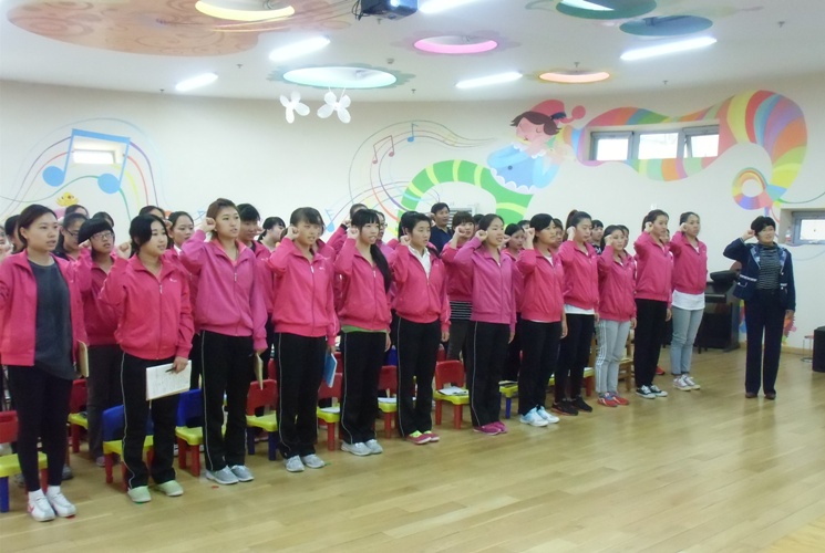 2014.10.09幼儿教育中心召开全体职工大会.JPG