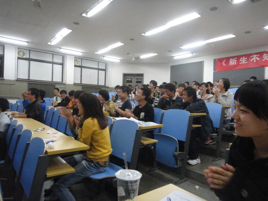 同学们现场反映热烈.JPG
