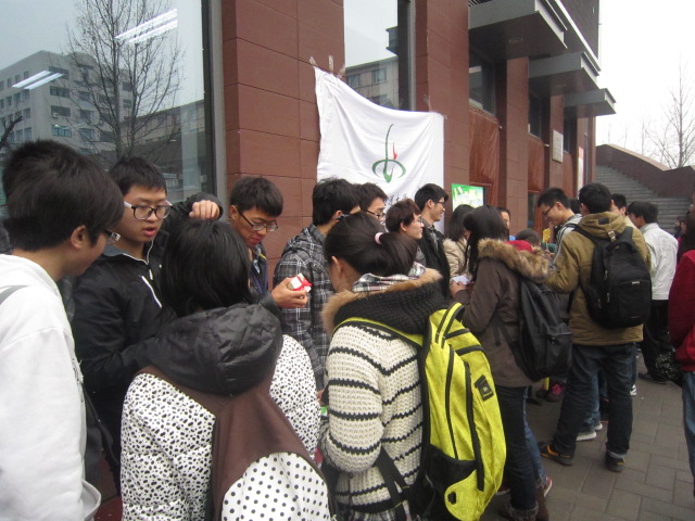同学们积极参与的活动现场.JPG