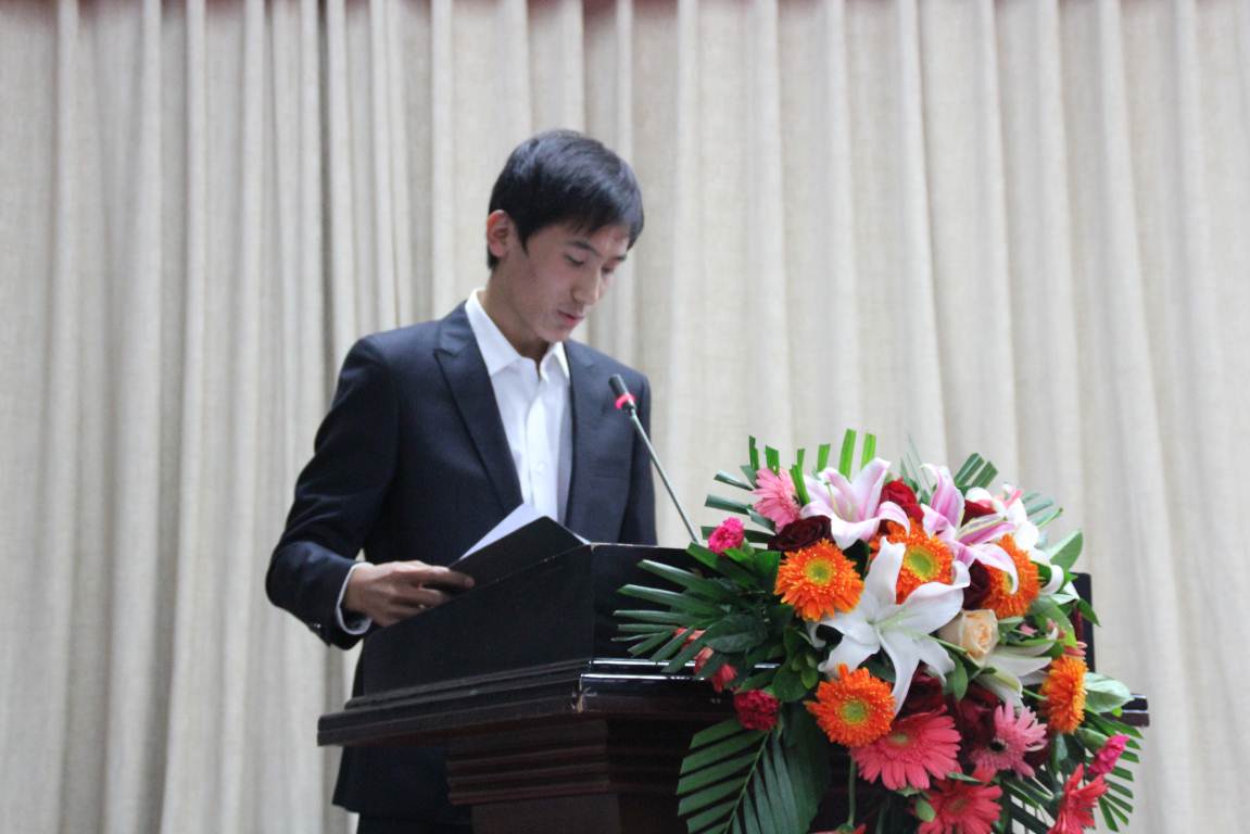 学生干部代表发言.jpg