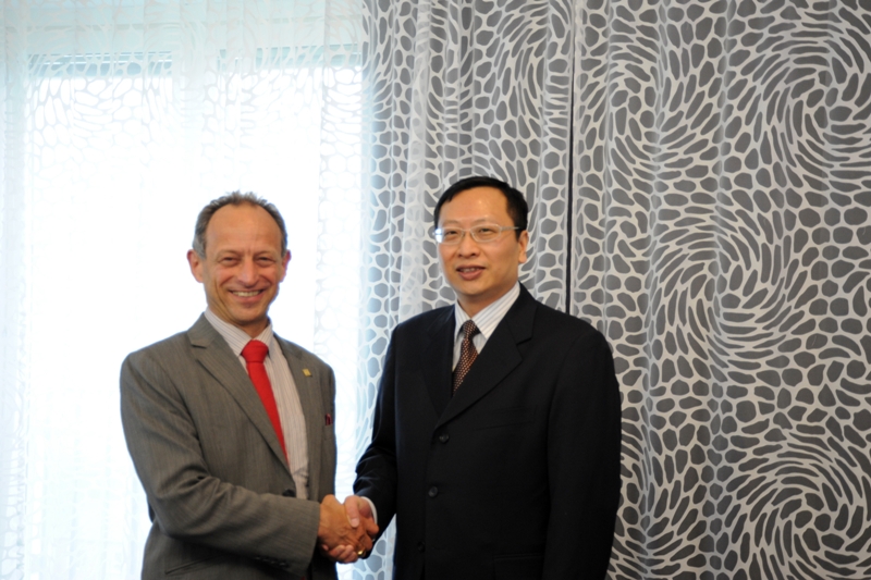 KTH校长合影.JPG