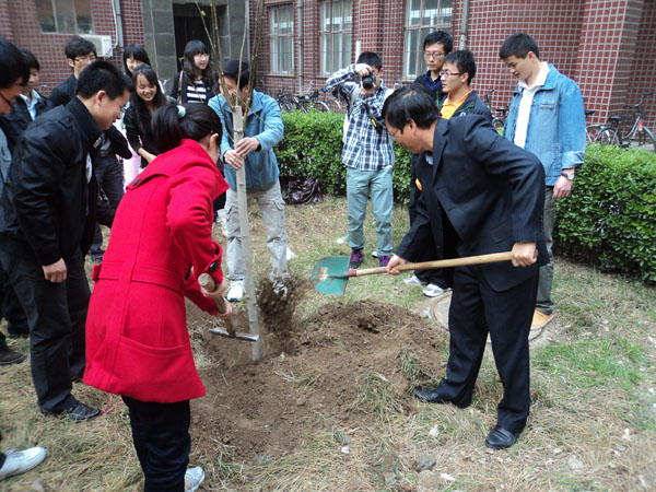 2011041328-tcl.jpg