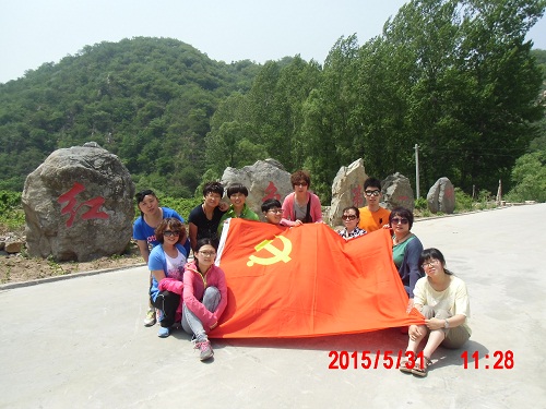 北京交通大学后勤集团幼儿教育中心党员开展爱国主义教育活动.JPG
