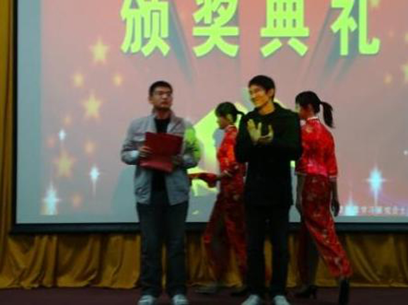 2008111103-CXN.jpg