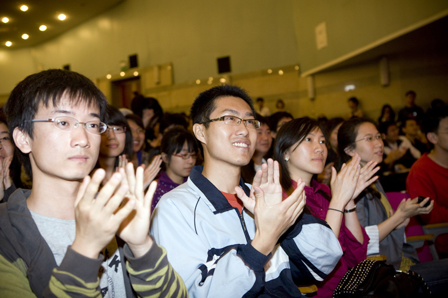 2010051907-bl.jpg