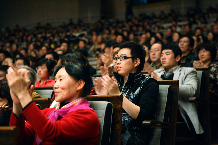 2010042810-bl.jpg