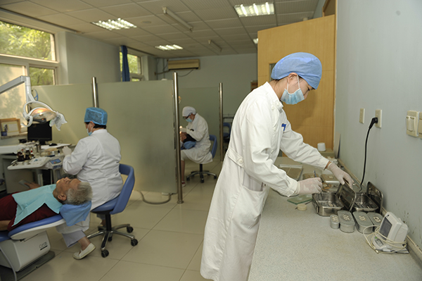 校医院正常开诊 (3).jpg