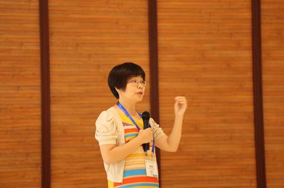 说明: D:\网页下载\巾帼十杰获奖者照片\黄振莺.jpg