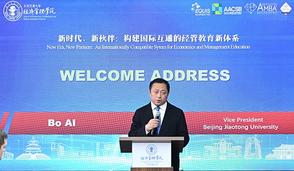 1762308138134627.jpg 艾校长.jpg