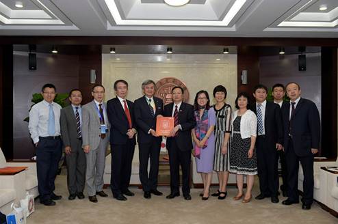 说明: C:\Users\lenovo\Desktop\会见新闻照片\日本1.jpg