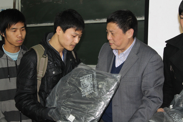2011120512xg.jpg